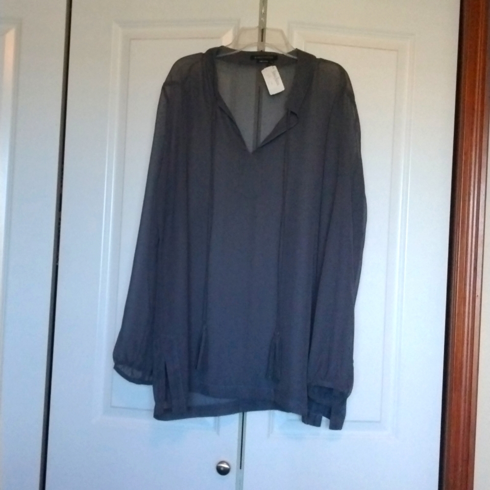 💕Brand NWT BCBG MaxAzria top💕